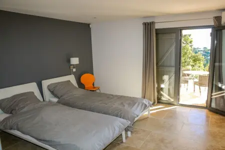 Villa provençale rénovée, piscine chauffée aux Issambres : photo 28