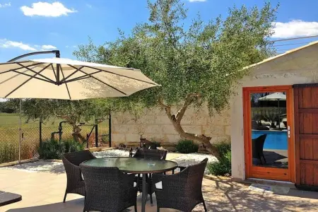 Location gite à Llubi, Chalet avec piscine à Llubi