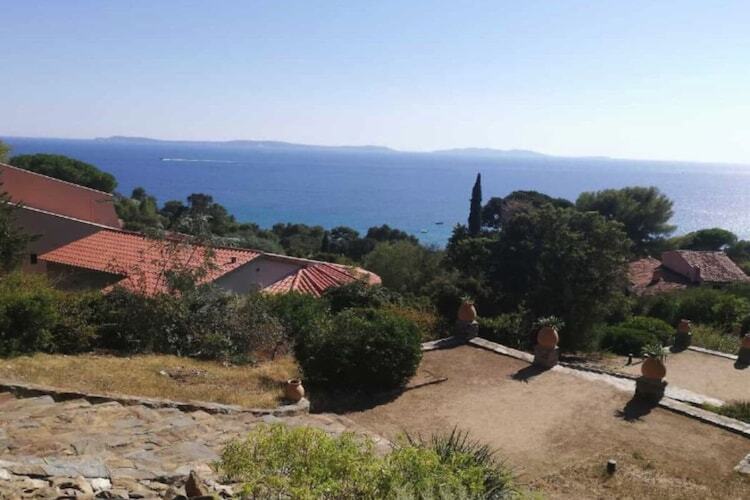 Villa vue mer avec piscine intérieure à Cavalaire - Photo 39