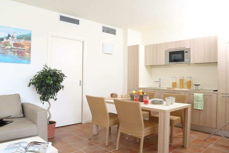 Maison 2 chambres avec piscine et vue lac à Garda - Photo 8