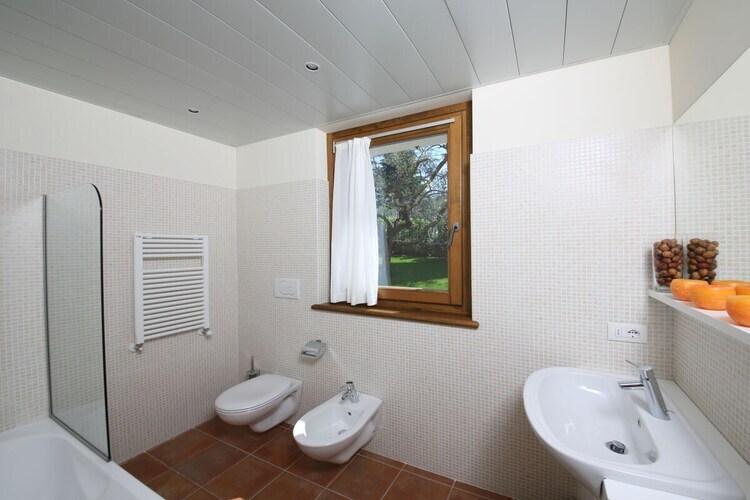 Maison 2 chambres avec piscine et vue lac à Garda - Photo 11
