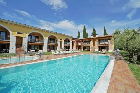 Maison 2 chambres avec piscine et terrasse à Garda