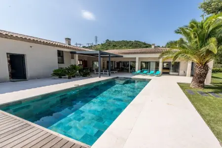 786630, Maison de vacances à Grimaud avec piscine - Photo 1