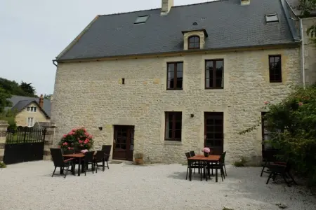 Maison en pierre du XVIIIe siècle à Ste. Honorine des Pertes