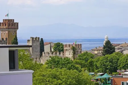 Maison 3 pièces avec balcon et vue sur le lac à Lazise : photo 2