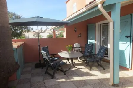 Maison 4 personnes à Gruissan, terrasse et climatisation : photo 2