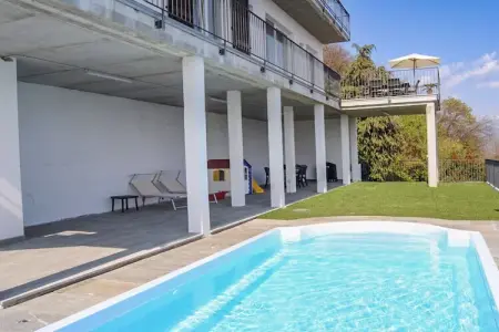 Maison 6 chambres avec piscine chauffée à Trarego