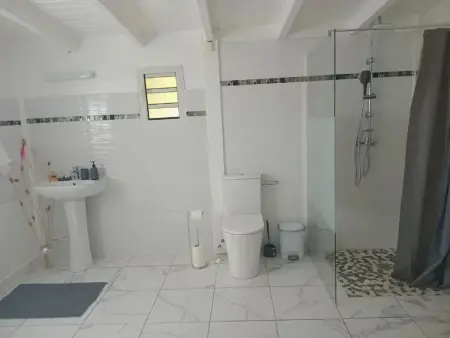 Appartement de plain-pied avec jardin clos à Sainte-Anne, Guadeloupe : photo 4