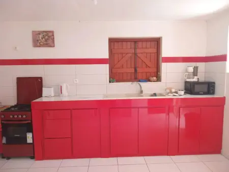 Appartement 36 m² Sainte-Anne avec jardin clôturé et parking : photo 6