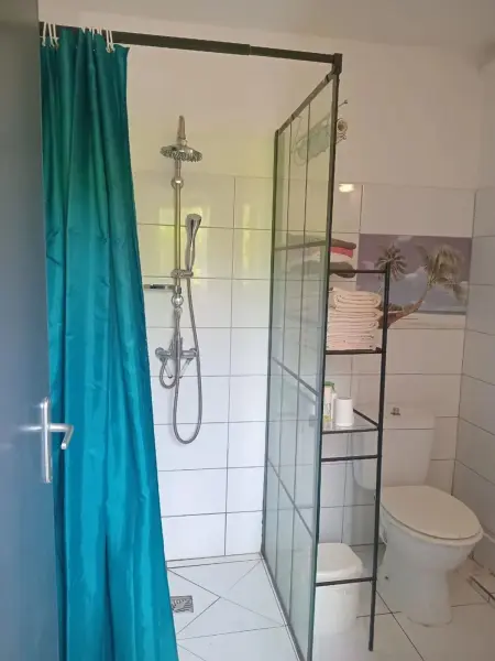 Appartement 36 m² Sainte-Anne avec jardin clôturé et parking : photo 9