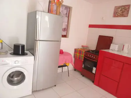 Appartement 36 m² Sainte-Anne avec jardin clôturé et parking : photo 13