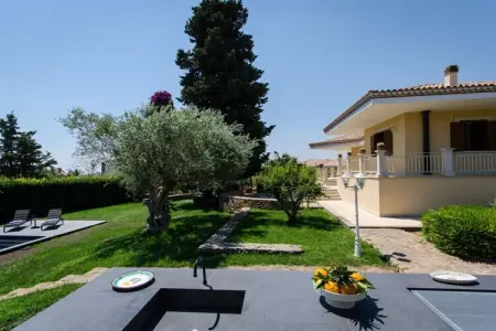 Villa 8 pers., piscine chauffée et jardin de 2500 m² : photo 2