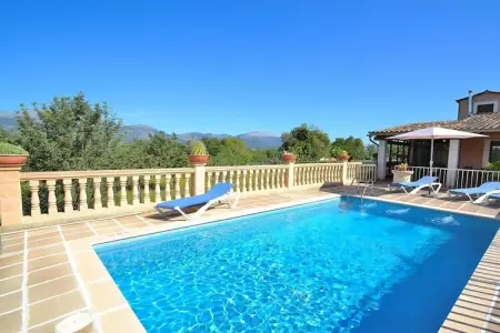 Maison Tramuntana à Inca : piscine et 5000 m² de jardin : photo 1