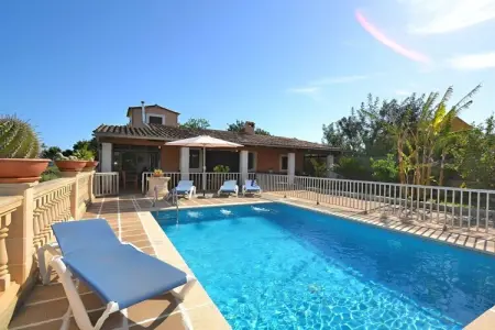 Maison Tramuntana à Inca : piscine et 5000 m² de jardin : photo 2