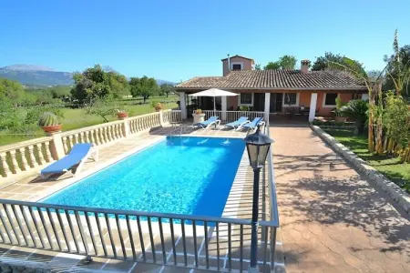 Maison Tramuntana à Inca : piscine et 5000 m² de jardin : photo 3