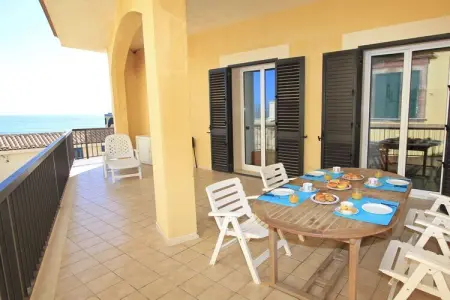 Maison Icaro à Marina di Ragusa, accès direct à la plage : photo 2