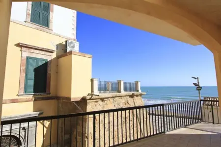 Maison Icaro à Marina di Ragusa, accès direct à la plage : photo 3