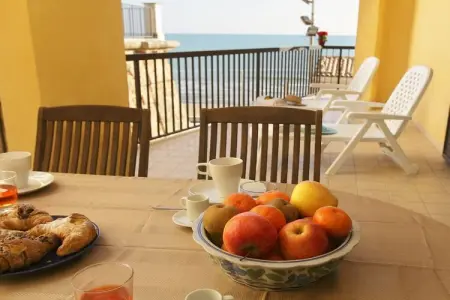 Maison Icaro à Marina di Ragusa, accès direct à la plage : photo 8