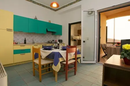 Maison Icaro à Marina di Ragusa, accès direct à la plage : photo 10