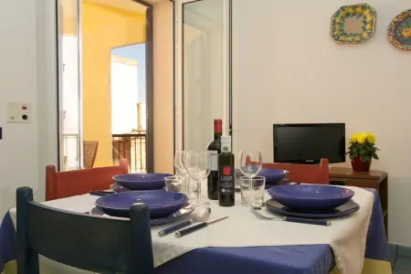 Maison Icaro à Marina di Ragusa, accès direct à la plage : photo 11