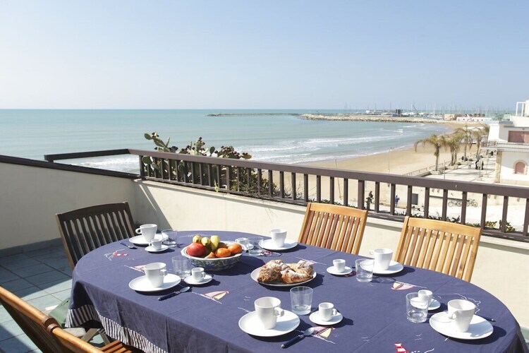 Maison Dedalo à Marina di Ragusa, à 5 m de la plage - Photo 1
