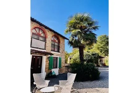 Maison de pierre à Bubbio, terrasse vignobles piémontais : photo 1