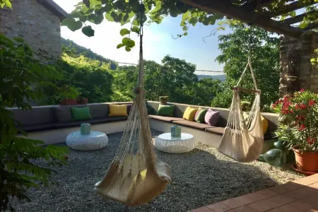 Maison de pierre à Bubbio, terrasse vignobles piémontais : photo 6