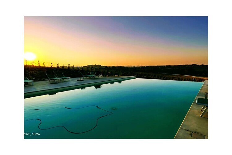 Maison Sundown à Ostra avec piscine débordement - Photo 2