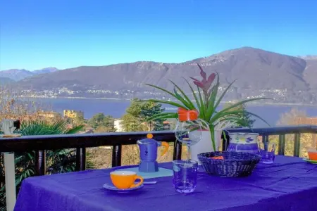 Casa Marica à Porto Valtravaglia : vue lac