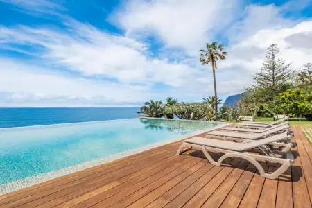 Appartement design Funchal, piscine débordement et accès plage : photo 1