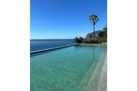 Appartement design Funchal, piscine débordement et accès plage : photo 3