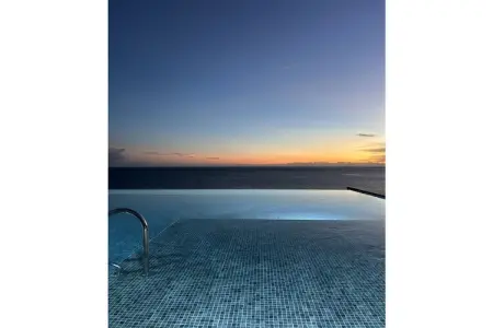 Appartement design Funchal, piscine débordement et accès plage : photo 9