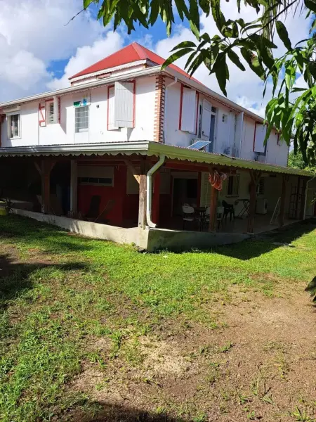 Location appartement à Sainte Rose, Appartement Sainte-Rose 110 m² avec piscine