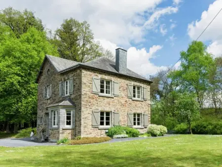 Location maison à Alle sur Semois, Joli gite avec belle terrasse près de la Semois
