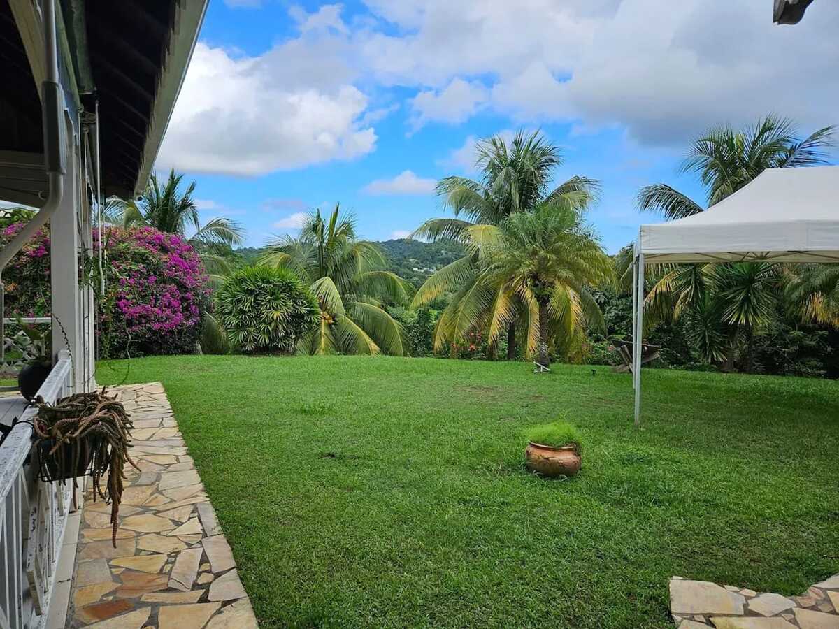 Villa 2 chambres Rivière-Pilote, terrasse vue montagne - Photo 2