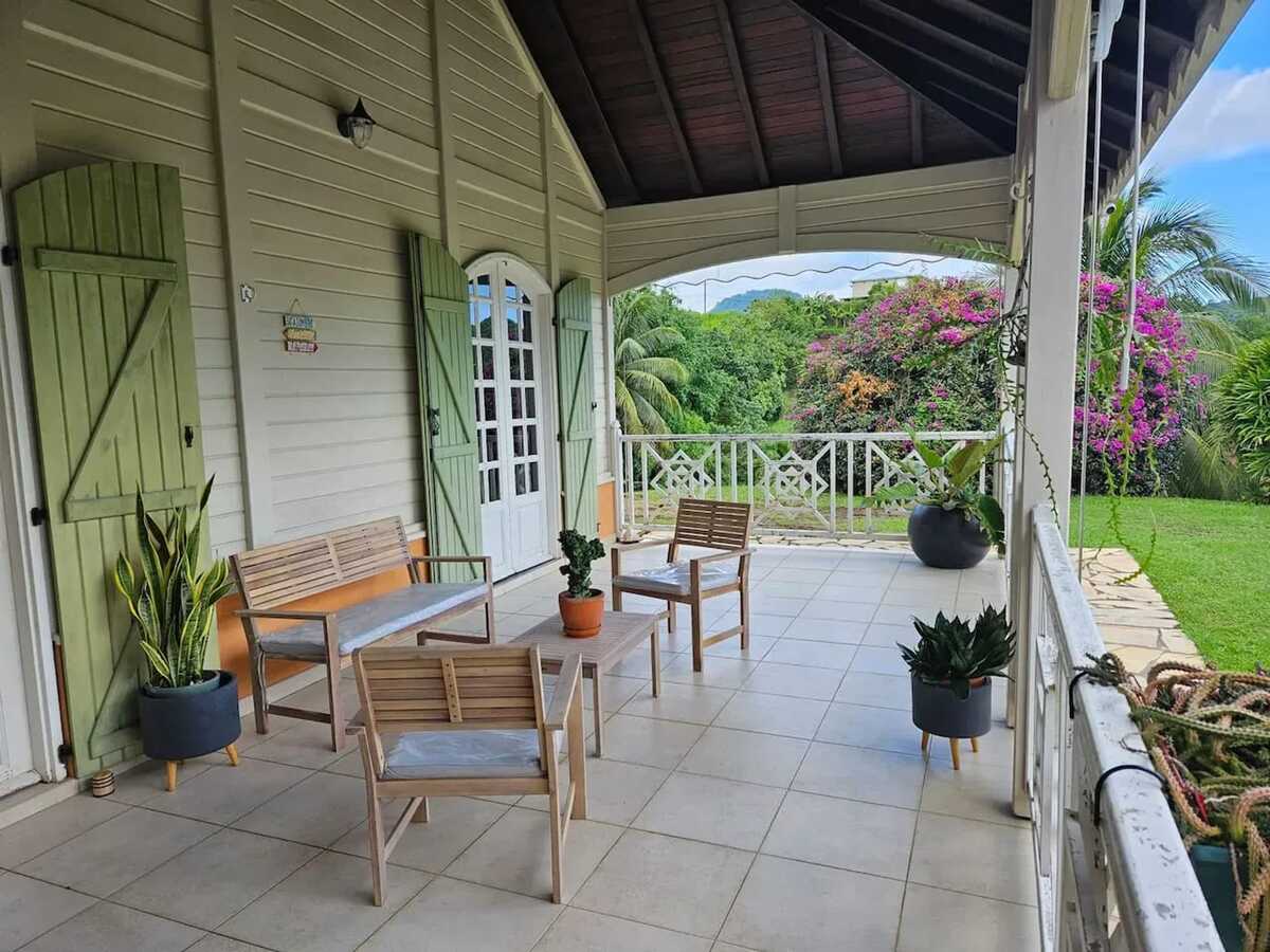 Villa 2 chambres Rivière-Pilote, terrasse vue montagne - Photo 10