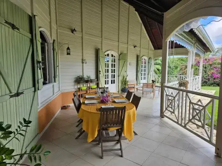 Villa 2 chambres Rivière-Pilote, terrasse vue montagne