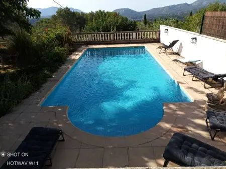Maison avec piscine partagée et jardin clos à La Bouilladisse : photo 1