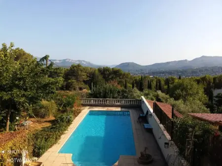Maison avec piscine partagée et jardin clos à La Bouilladisse : photo 7