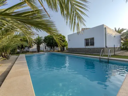Location maison à Retamar, Villa spacieuse avec piscine privée - Retamar