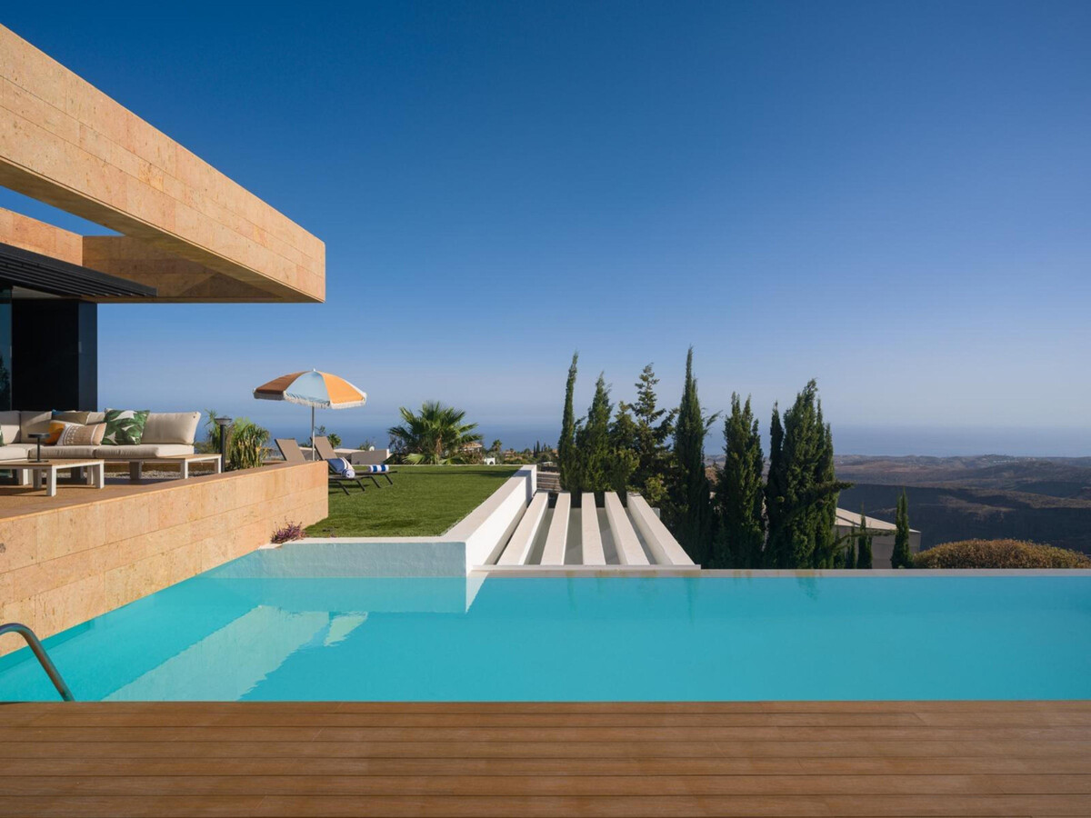 Villa Cyca, piscine débordement et jardin tropical - Photo 2