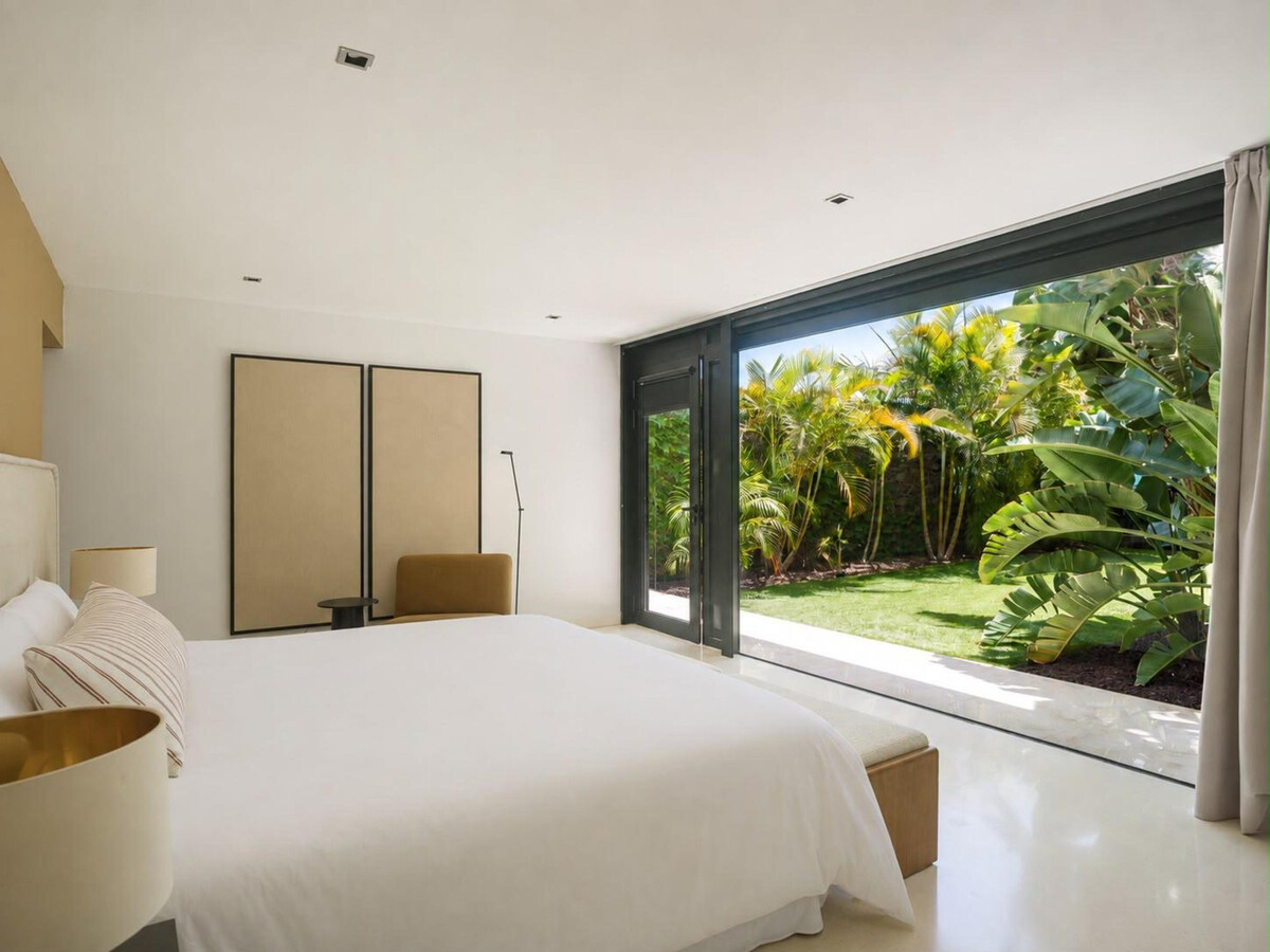 Villa Cyca, piscine débordement et jardin tropical - Photo 8
