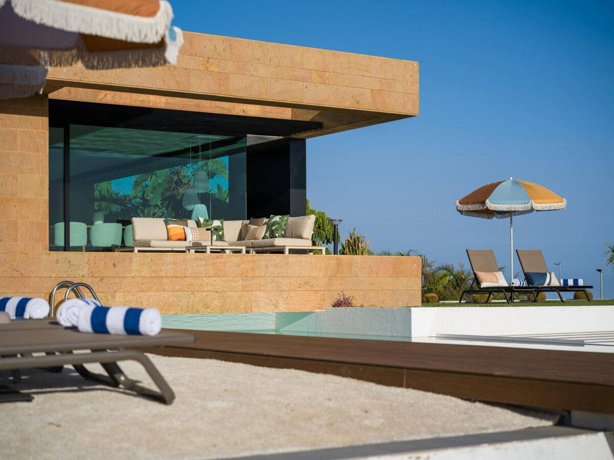 Villa Cyca, piscine débordement et jardin tropical - Photo 19