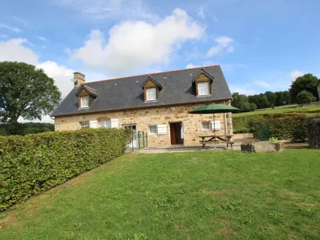 Gîte 4 pers. avec parking et terrasse à Saint-Georges-de-Rouelley : photo 1