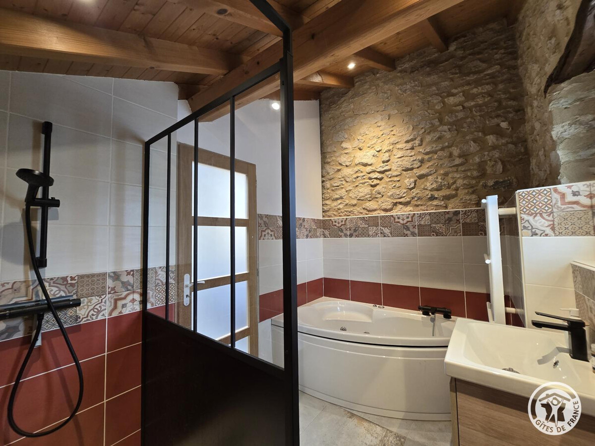 Gîte 6 pers. avec piscine partagée à Montignac-Lascaux - Photo 11