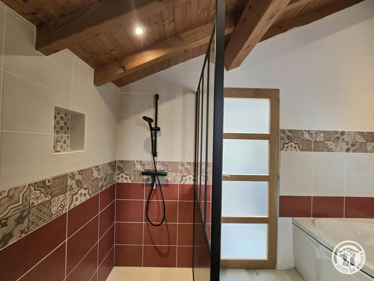 Gîte 6 pers. avec piscine partagée à Montignac-Lascaux - Photo 12