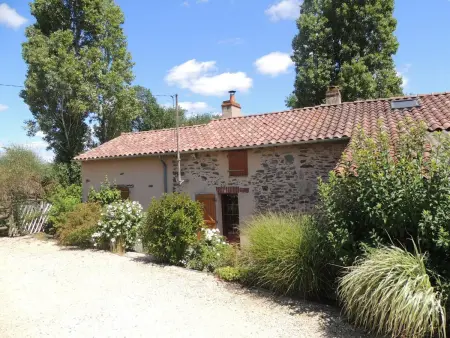 Location gite à Lys Haut Layon, Gîte paisible avec jardin et jeux - 7 pers.