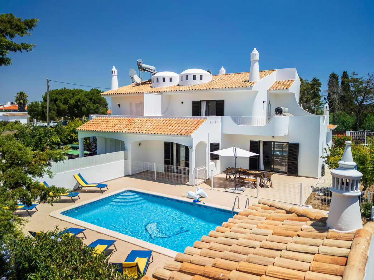 Villa CAJI à Albufeira : piscine privée clôturée, 3 ch - Photo 1