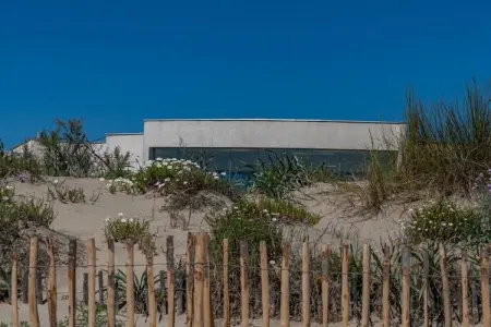 Maison climatisée avec jardin et accès direct à la plage