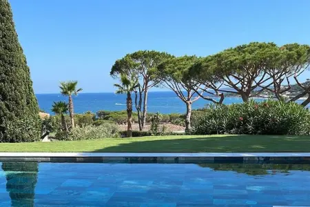 Villa avec tour et piscine chauffée à Sainte-Maxime : photo 2